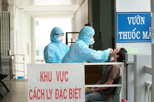 Hà Nội: Thêm bé trai 11 tuổi dương tính với SARS-CoV-2, trong ngày có tổng 41 ca-2