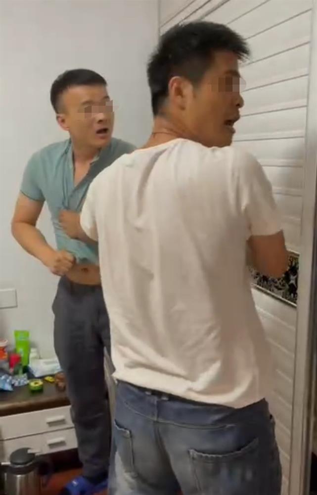 Bắt quả tang ngoại tình lúc nửa đêm: Nhà chồng đột kích, nàng dâu vẫn bình thản đắp mặt nạ và màn đổi trắng thay đen-1