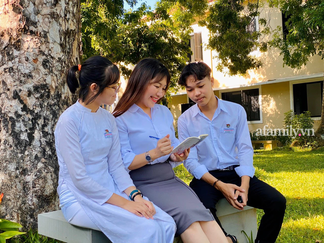 Bài thi Văn tốt nghiệp THPT viết gì mà nam sinh xứ Quảng ẵm luôn điểm 10 khiến bao người ngưỡng mộ-1