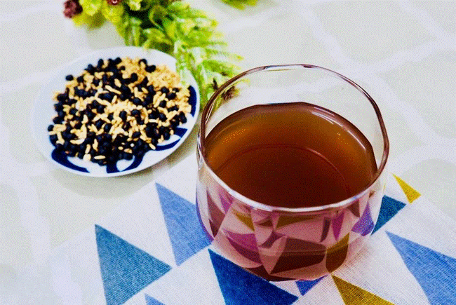 Mỗi ngày uống 2 ly nước này, sau 2 tuần: Chị em sẽ đẹp từ trên xuống dưới, khỏe từ trong ra ngoài-1