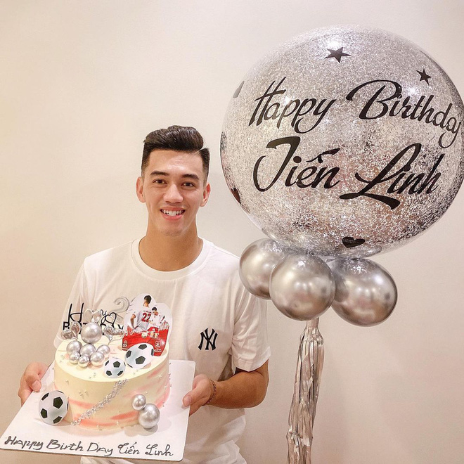 Chẳng mấy khi Tiến Linh đu trend nhưng biến hình kiểu gì mà trước sau như một vậy trời?-2