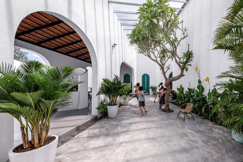 Người bố về quê xây nhà có cả sân chơi như ‘trại hè’ cho các con-5