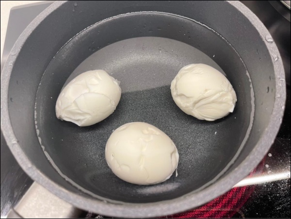 Hari Won vụng về bếp núc, Trấn Thành lại nấu ăn siêu ngon, nghỉ dịch ở nhà trình nấu nướng càng lên tay-9