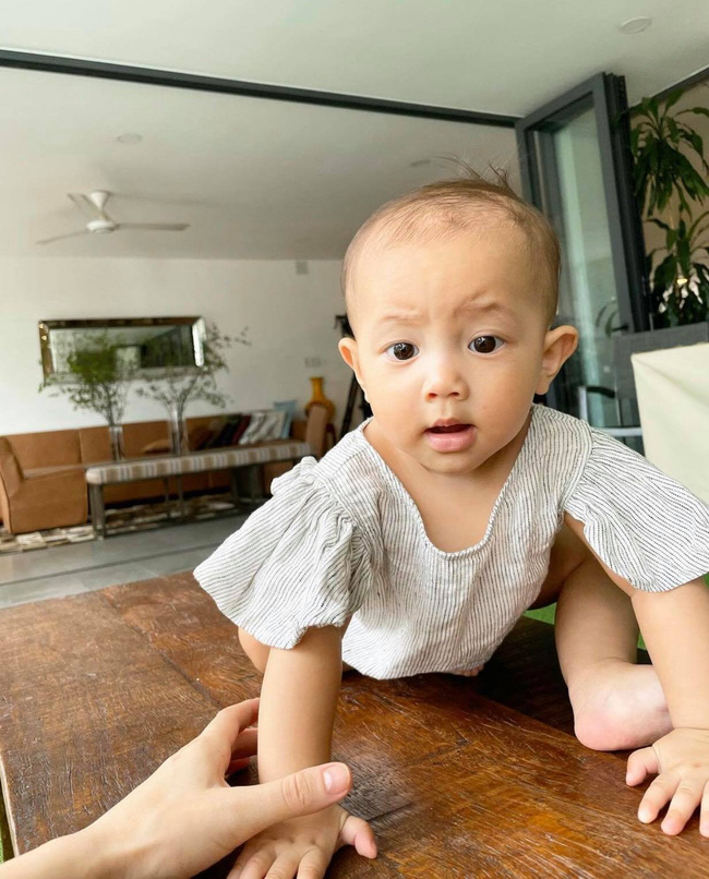 Hồ Ngọc Hà lo lắng con gái biết đứng sớm chân sẽ bị cong, sự thật ra sao?-1