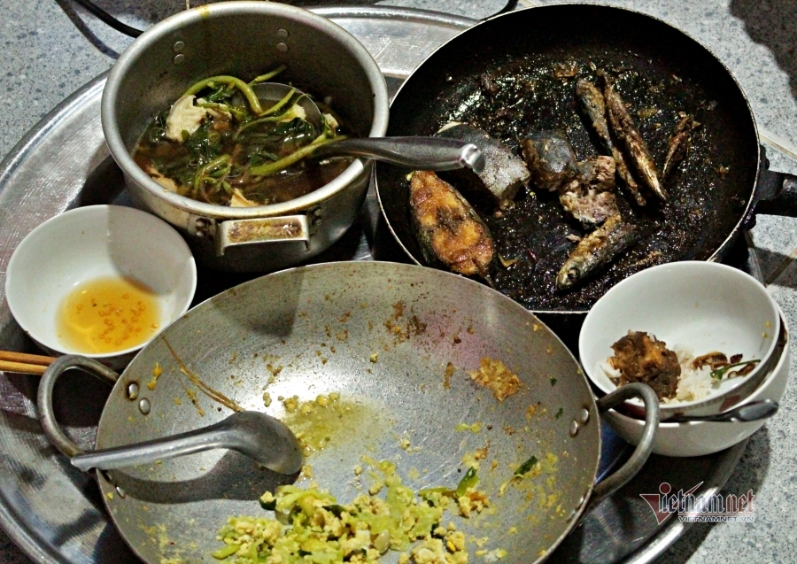 Bữa cơm từ rau, củ hỏng mót ở chợ của chị công nhân thất nghiệp-2