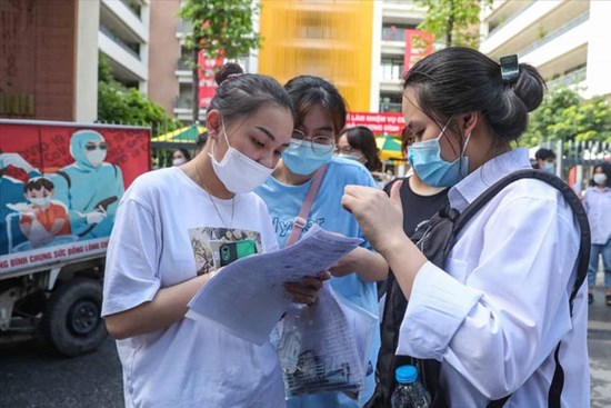 Thi tốt nghiệp THPT đợt 2 giữa lúc dịch căng thẳng: Dư luận chưa an, bộ có tính đường lùi?