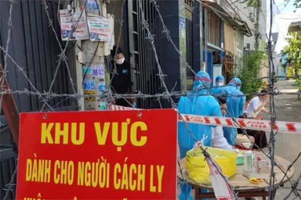 Hà Nội: Biển người chen lấn nghẹt thở chờ xét nghiệm, test nhanh Covid-19-15