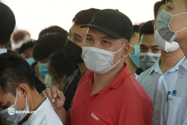 Hà Nội: Biển người chen lấn nghẹt thở chờ xét nghiệm, test nhanh Covid-19-7