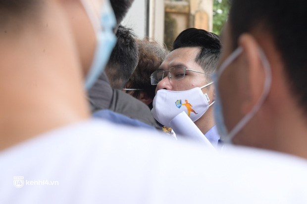 Hà Nội: Biển người chen lấn nghẹt thở chờ xét nghiệm, test nhanh Covid-19-11