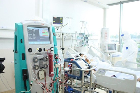 Người mẹ mang song thai nguy kịch trong khu cấp cứu bệnh nhân COVID-19 lớn nhất TP.HCM