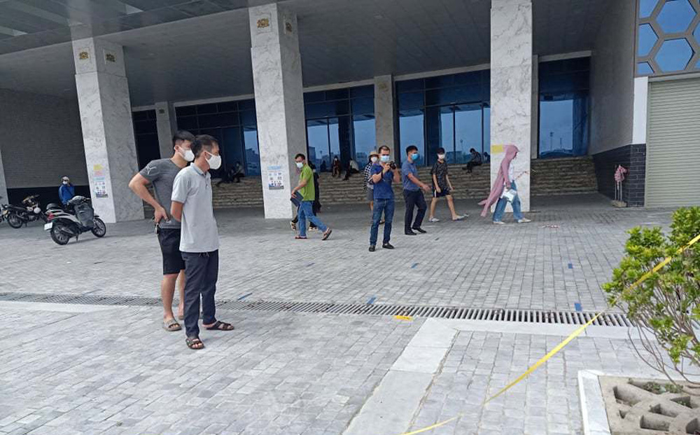 Cán bộ CDC Hải Dương dùng dao làm bị thương người xét nghiệm Covid-19?-1