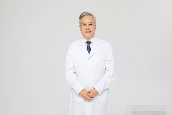 Bác sĩ trưởng khoa ung bướu tiết lộ những người miễn dịch ung thư thường có 7 đặc điểm này-2