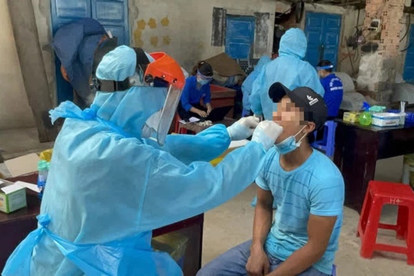 12 cán bộ công an thị xã dương tính với SARS-CoV-2, dù trước đó đã âm tính-1