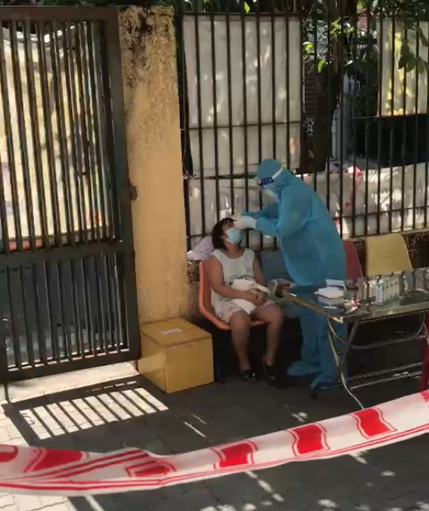 Bé gái 8 tuổi khóc nấc, van xin bác sĩ cho mẹ cháu thở oxy với”, nhưng đã không kịp nữa rồi-2