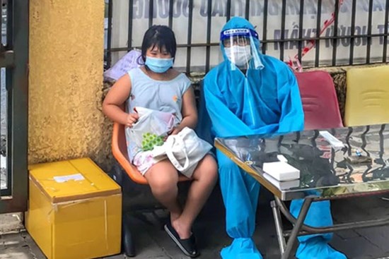 Bé gái 8 tuổi khóc nấc, van xin bác sĩ “cho mẹ cháu thở oxy với”, nhưng đã không kịp nữa rồi