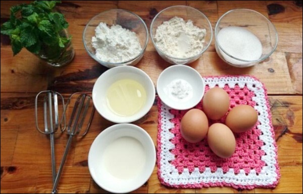 Nồi cơm điện nhà nào cũng có, chị em trổ tài làm ngay bánh bông lan thơm ngon đúng điệu mà không cần lò nướng-1