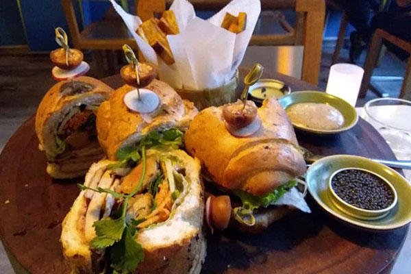 Ở nhà rỗi quá, chị em Hà thành mở lò bánh mỳ tại gia-7