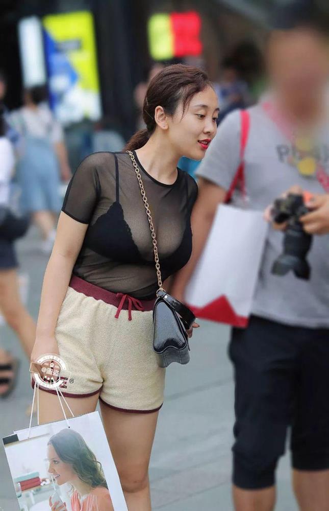 Mùa hè thiên đường và mùa hè thảm họa cách nhau chẳng tày gang nếu bạn cứ diện mấy item lỗi-11