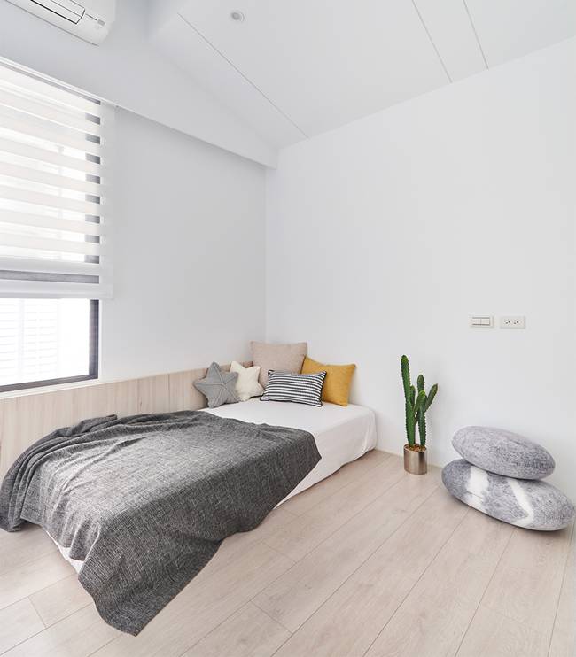 Căn nhà của một bác sĩ sẽ trông thế nào? Bức tường tivi được thiết kế trượt độc đáo, dù 80% nhà được phủ màu trắng nhưng không hề lạnh lẽo nhờ áp dụng cách này-18