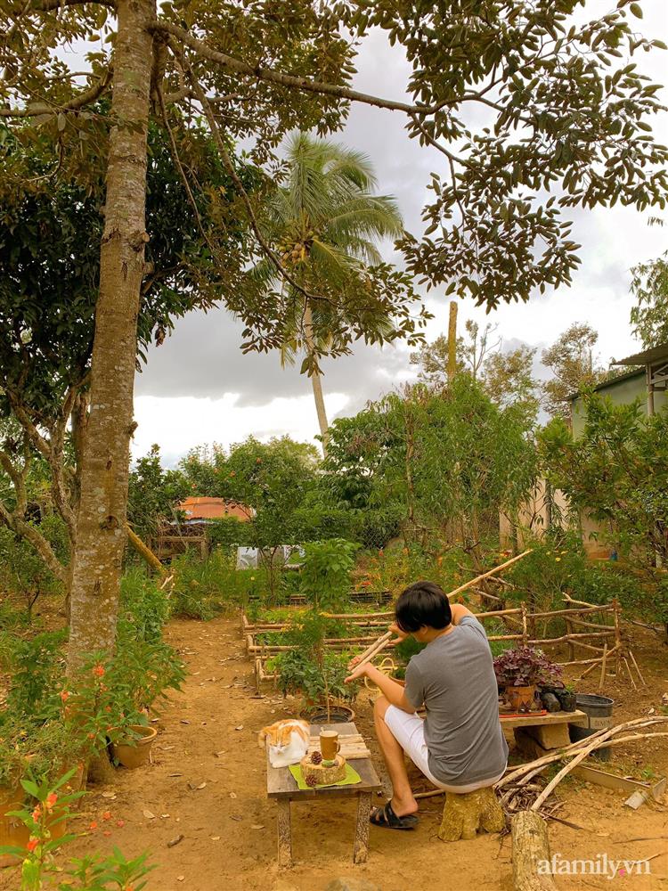Cuộc sống yên bình bên khu vườn 2000m² sau hai năm bỏ phố về quê của cặp vợ chồng 9X-8