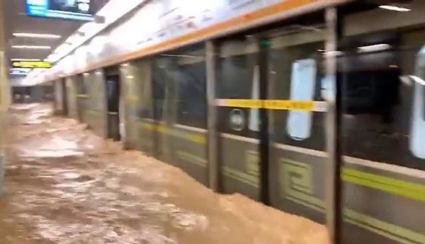 Vợ mất liên lạc trên chuyến tàu tử thần, người đàn ông tìm kiếm suốt đêm, chiều hôm sau bàng hoàng nhận ra thi thể vợ trong bệnh viện-1