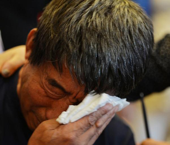 Mẹ chồng mất được 1 tháng, bố chồng tái hôn, chồng làm ầm ĩ ở đám cưới thì choáng váng khi nhìn thấy cô dâu-1