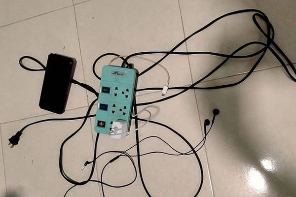 Clip: Bị điện giật, người đàn ông tự vật lộn để cứu mình và cái kết-1