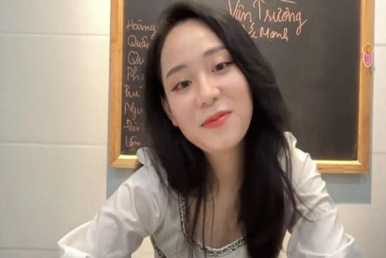 Cô giáo Vật lý nổi nhất cõi mạng hiện nay: Có profile đỉnh, xem ảnh ngoài đời phát mê!