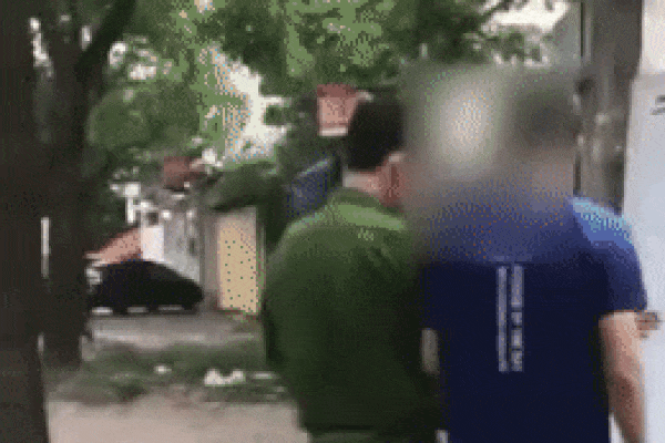 Hà Nội: Không đeo khẩu trang còn ra ngoài chạy bộ, người đàn ông kiên quyết không chấp hành yêu cầu xử phạt