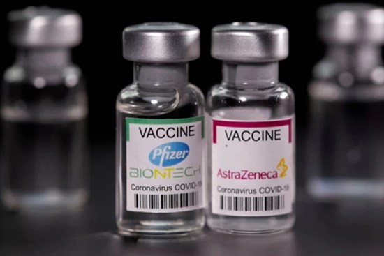 Vaccine AstraZeneca và vaccine Pfizer hiệu quả thế nào trước biến thể Delta?