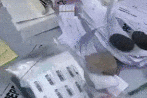 Công an vào cuộc xác minh vụ người đàn ông đạp đổ bàn xét nghiệm của nhân viên y tế ở TP. HCM-1