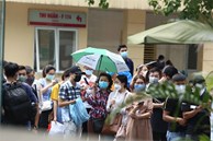Bí thư Hà Nội chỉ đạo nóng: Dừng ngay điểm tiêm vaccine tại Bệnh viện E do tập trung đông người