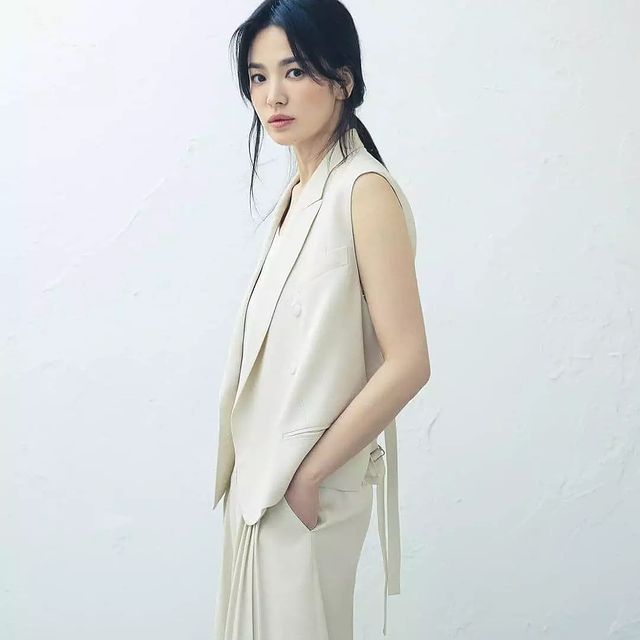 Bóc mẽ sự thật về đôi chân của Song Hye Kyo mỗi khi chụp hình thời trang-3