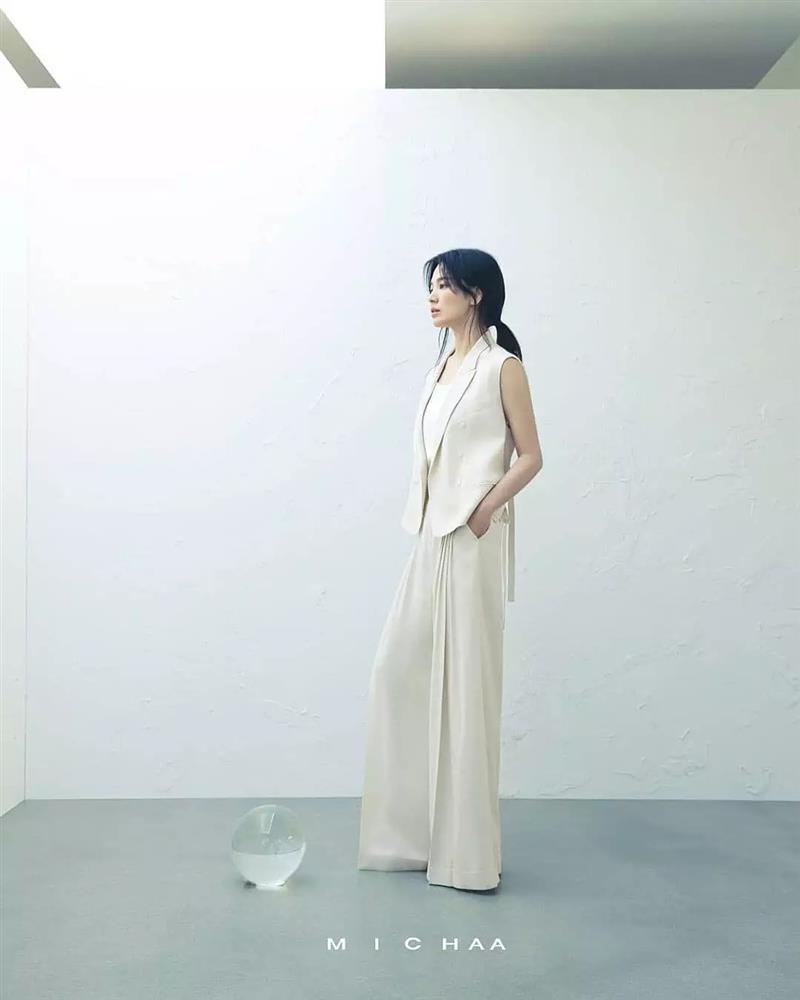 Bóc mẽ sự thật về đôi chân của Song Hye Kyo mỗi khi chụp hình thời trang-4