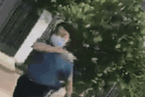 Công an vào cuộc xác minh vụ người đàn ông đạp đổ bàn xét nghiệm của nhân viên y tế ở TP. HCM