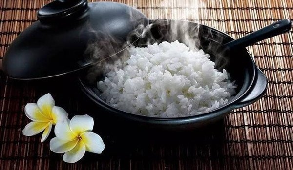 Đây là sai lầm nguy hiểm khi ăn cơm của nhiều người Việt, nếu không sớm thay đổi thì bạn sẽ rước đủ thứ bệnh-1