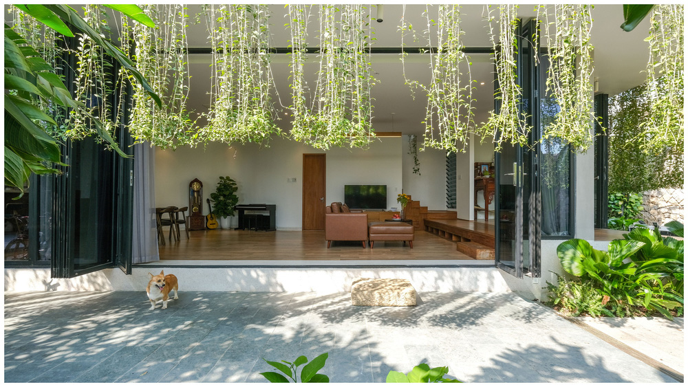 Ở đây có căn biệt thự nhiệt đới ngập cây xanh, bước vào bên trong càng wow hơn nữa vì không gian chill hệt như resort-9