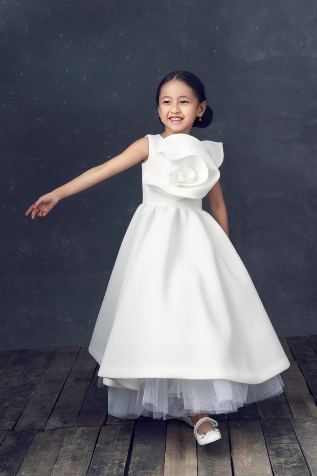 Hà Kiều Anh kỉ niệm 14 năm ngày cưới sau ồn ào công chúa triều Nguyễn, visual cả nhà đỉnh chóp” nhưng có 1 điều gây tiếc nuối!-8