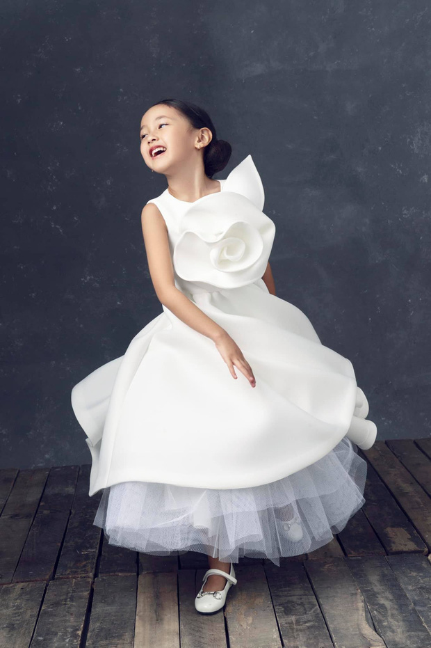 Hà Kiều Anh kỉ niệm 14 năm ngày cưới sau ồn ào công chúa triều Nguyễn, visual cả nhà đỉnh chóp” nhưng có 1 điều gây tiếc nuối!-9