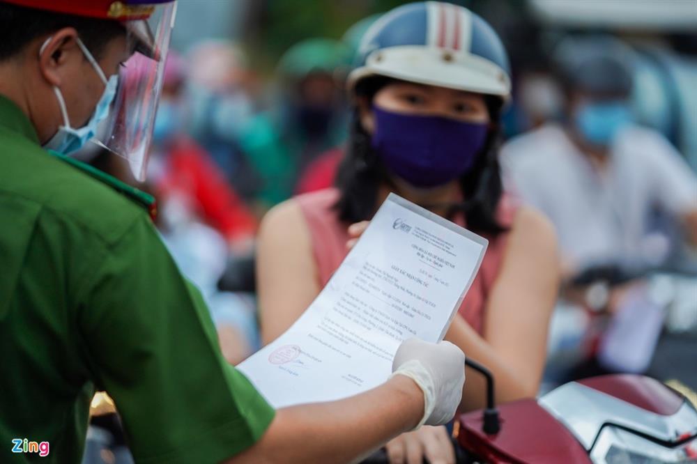 TP.HCM tăng giãn cách, người ở khu phong tỏa chỉ ra ngoài 2 lần/tuần-1