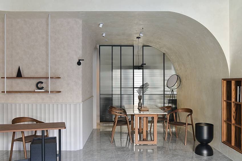 Ngôi nhà 60m2 có 3 thế hệ cùng sinh sống: Thiết kế lạ không giống khuôn mẫu thông thường, phòng bếp độc đáo trông như một hang động thu nhỏ-6