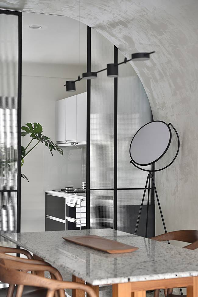 Ngôi nhà 60m2 có 3 thế hệ cùng sinh sống: Thiết kế lạ không giống khuôn mẫu thông thường, phòng bếp độc đáo trông như một hang động thu nhỏ-7