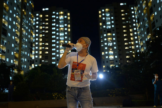 MC Quỳnh Hoa chia sẻ hình ảnh vào tận khu cách ly để ủng hộ tinh thần các bệnh nhân, y bác sĩ chống Covid, những khoảnh khắc xem thôi đã thấy xúc động-5