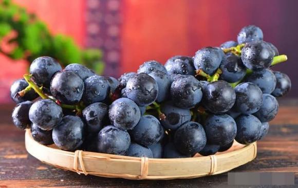 Rửa nho, rửa nước trực tiếp hay rửa nước muối là sai, hướng dẫn bạn phương pháp đúng, rửa sạch và ăn được cả vỏ-1