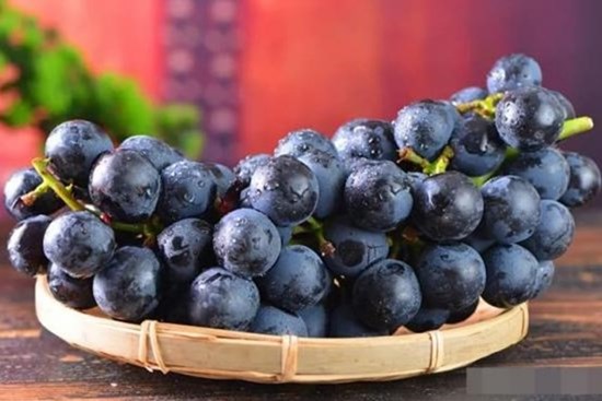 Rửa nho, rửa nước trực tiếp hay rửa nước muối là sai, hướng dẫn bạn phương pháp đúng, rửa sạch và ăn được cả vỏ