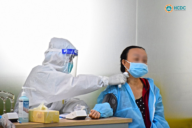 Bệnh viện dã chiến ở Thuận Kiều Plaza chính thức tiếp nhận, điều trị bệnh nhân Covid-19-4