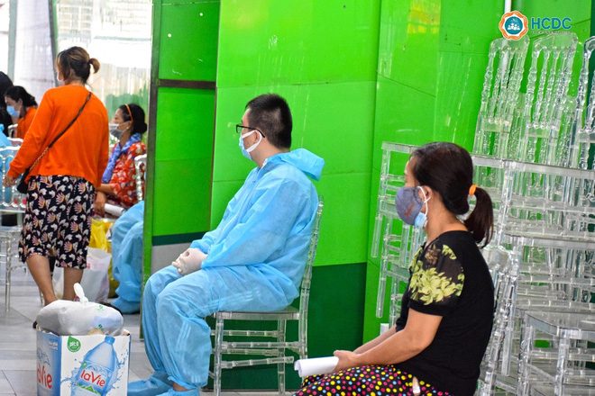 Bệnh viện dã chiến ở Thuận Kiều Plaza chính thức tiếp nhận, điều trị bệnh nhân Covid-19-6