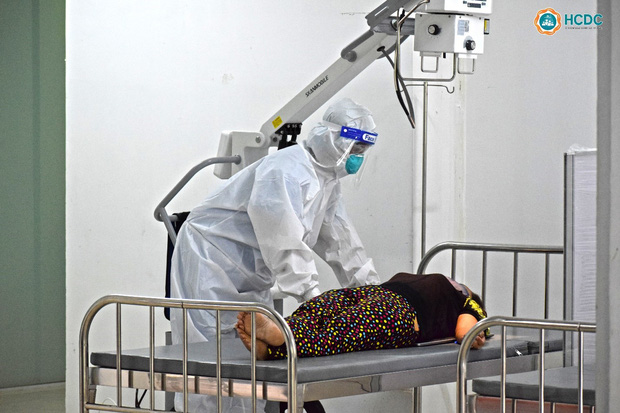 Bệnh viện dã chiến ở Thuận Kiều Plaza chính thức tiếp nhận, điều trị bệnh nhân Covid-19-8