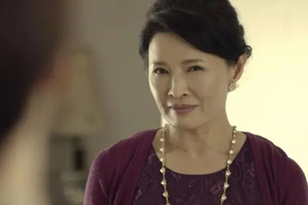 Con trai đi công tác, con dâu ở nhà tắm 6 lần một ngày, tò mò mở cửa tôi bật khóc không nói nên lời-2