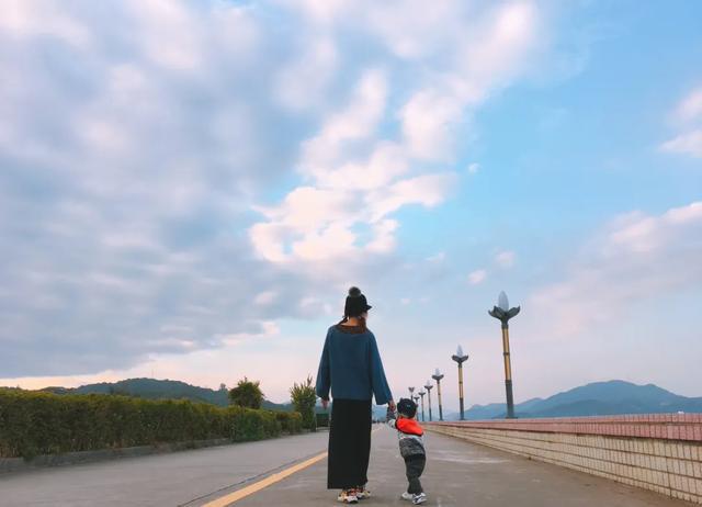 Những cuộc đối thoại kinh điển tuyệt vời giữa một người mẹ và cậu con trai - Dạy con từ những câu chuyện bình dị nhất-2